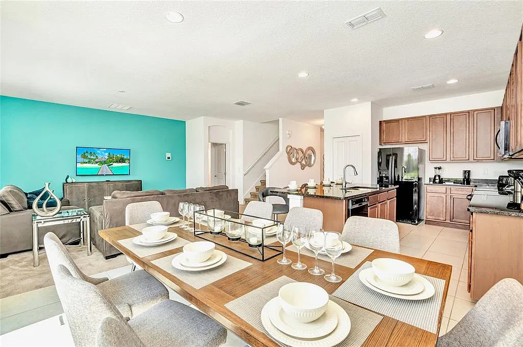 6 bed, 4.0 bath, 2872 sqft, $3,350 — Photo 4