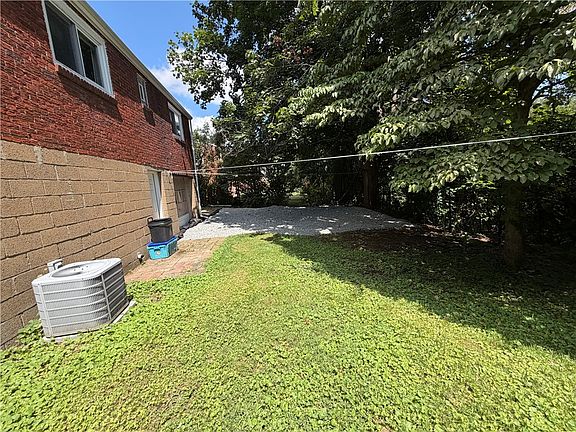 4th image of 121 Glencoe Dr