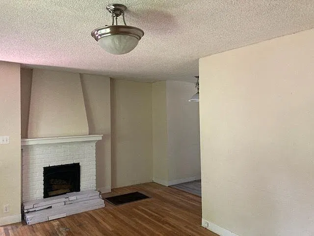 305 E 3rd Ave — Photo 2
