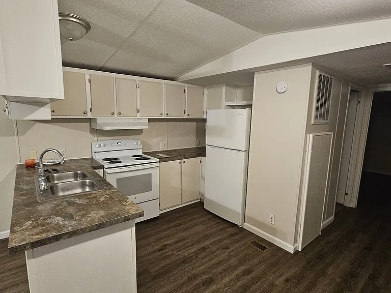 4175 Hyview Ln — Photo 10