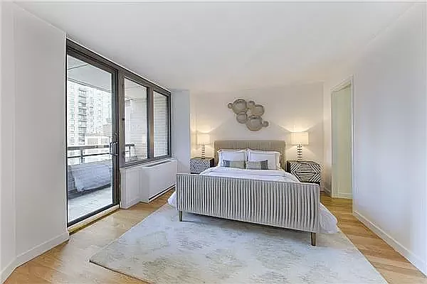 Rented by R New York | media 22