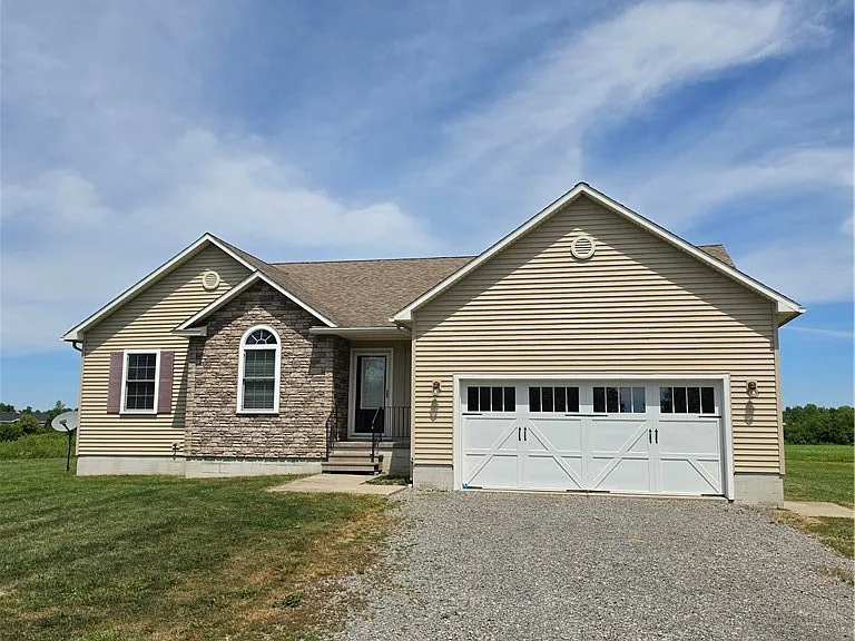 16653 E Main St — Photo 1