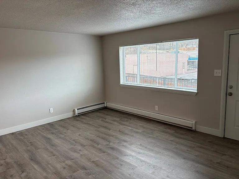 107 W Motor Way — Photo 6