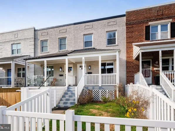 253 Evans Ln, Alexandria, VA 22305