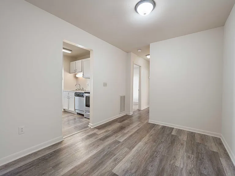 Windsor Hills Apartments — Photo 74