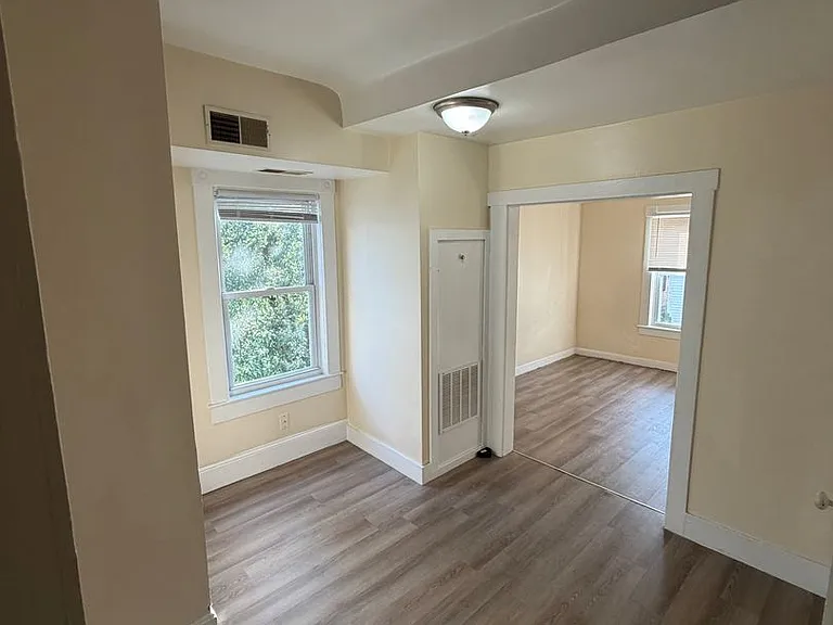 12 Varney St #2-R — Photo 12