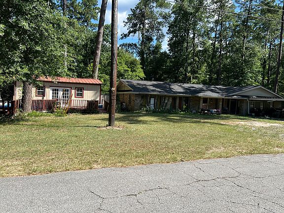 3rd image of 906 Circle Dr