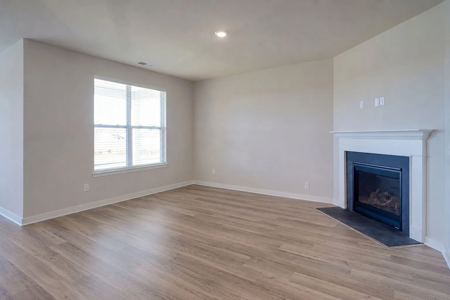 3 bed, 1800 sqft, $2,350 — Photo 2