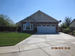 694 Villa Cove Cir, Tulare, CA