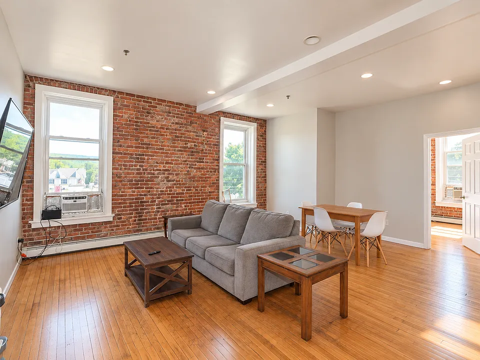 74 Carroll St #4
