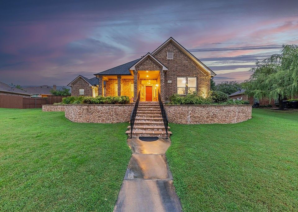 1st image of 1104 Lakeway Dr