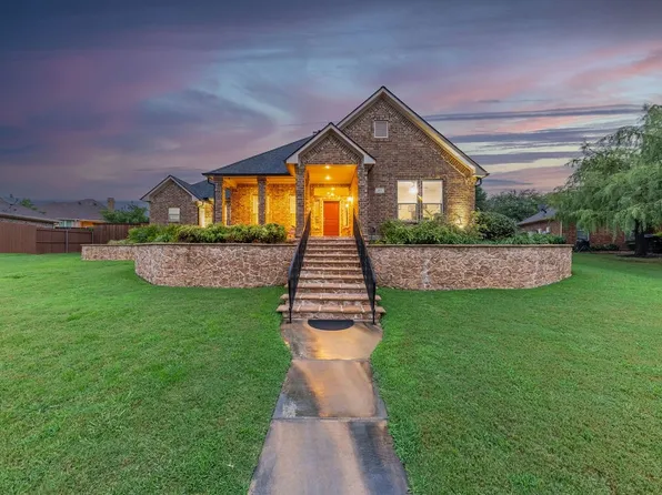 1104 Lakeway Dr, Ennis, TX 75119