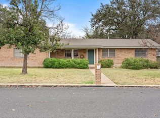 220 Crestwood Dr, Fredericksburg, TX 78624
