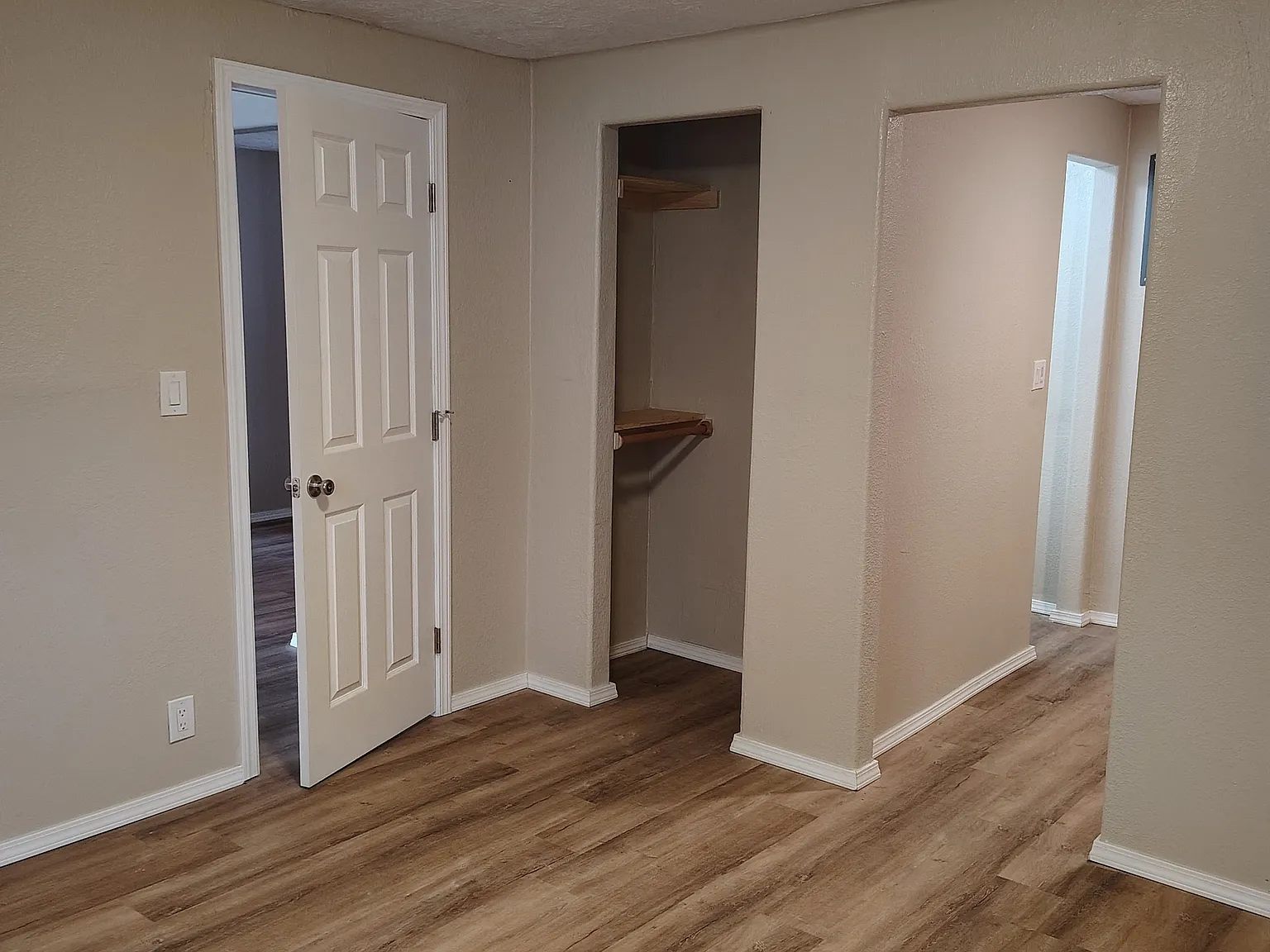 602 South Woody Drive Apt B - 1 — Photo 2