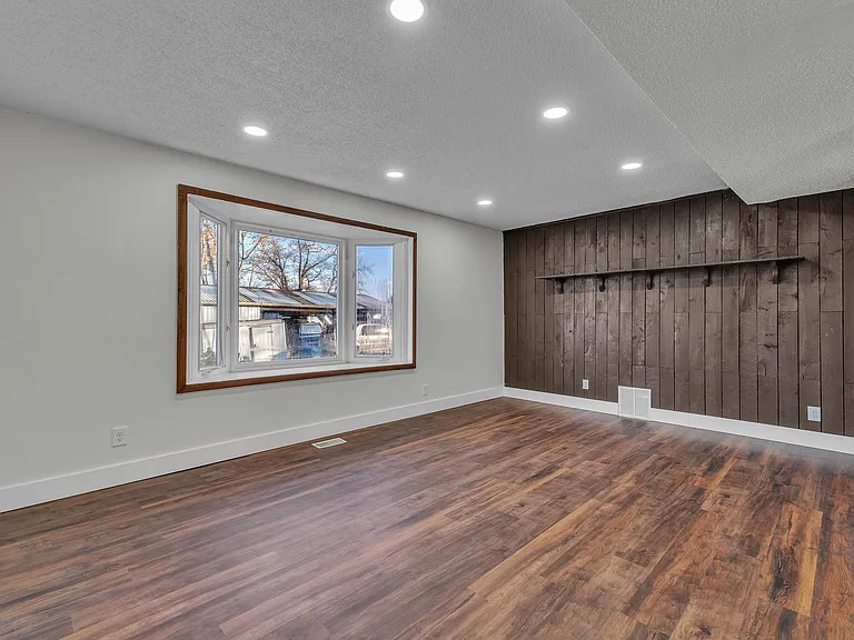 8165 Leonard Dr — Photo 40