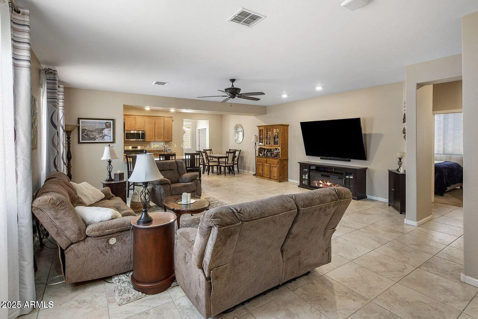 4 bed, 2.0 bath, 1799 sqft, $3,150 — Photo 3