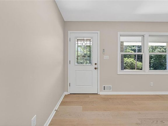 4th image of 61 Hidden Ct SE