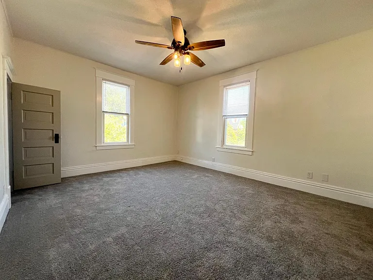 539 W Jefferson St — Photo 10