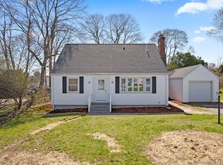17 Porter St, Quaker Hill, CT 06375