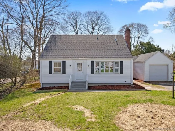 17 Porter Street, Waterford, CT 06375