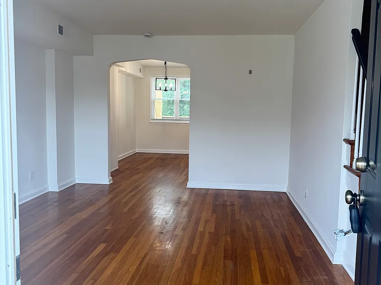 1548 Aldeney Ave — Photo 2