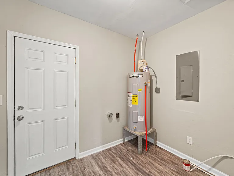 2103 Shane Dr — Photo 11