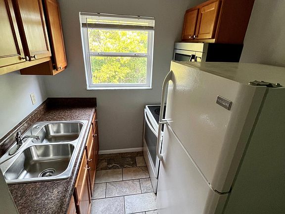 5th image of 3909 Boudinot Ave #1