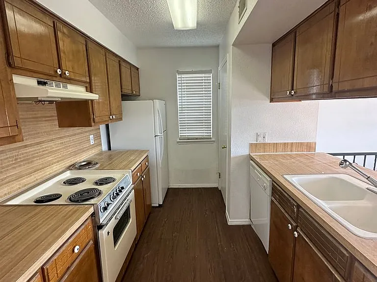 313 Innsdale Ter — Photo 5
