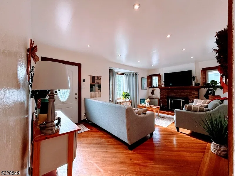 4 bed, 2.0 bath, $3,600 — Photo 1