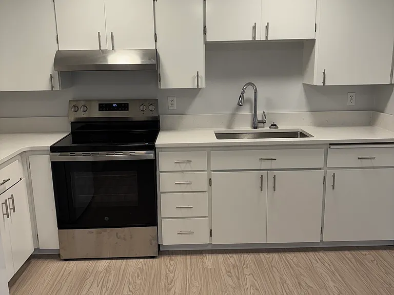764 S 40th St #5 — Photo 2