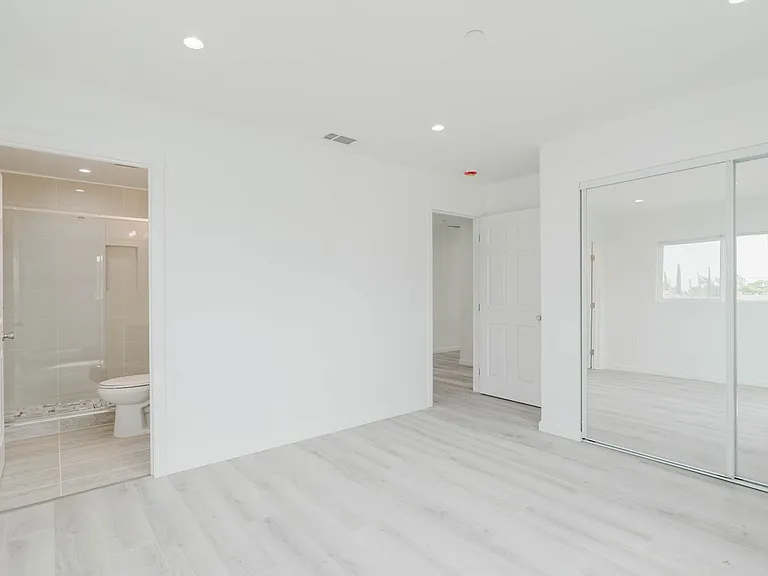 10938 1/2 Olinda St — Photo 13