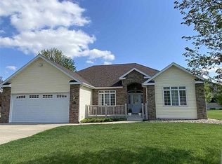 1025 Lighthouse Dr, Milford, IA 51351