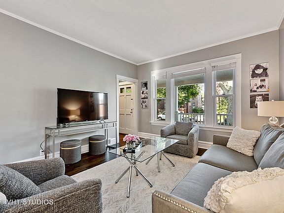 5th image of 3808 N Hamlin Ave