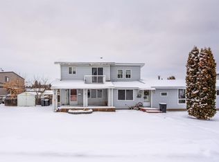 907/909 8th St, Cold Lake, AB T9M1H7