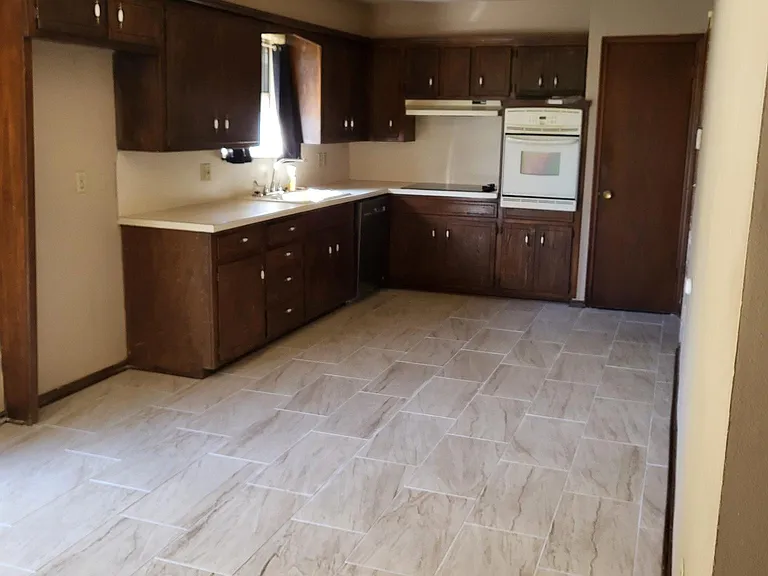 7907 S McKinley Ave — Photo 15