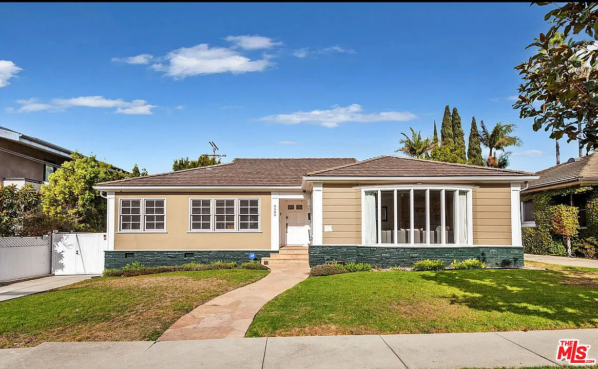 3 bed, 3.0 bath, 2526 sqft, $14,995 — Photo 1