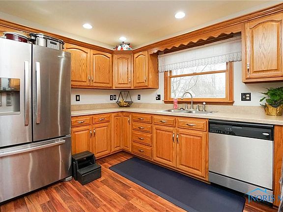3rd image of 1614 Westview Dr