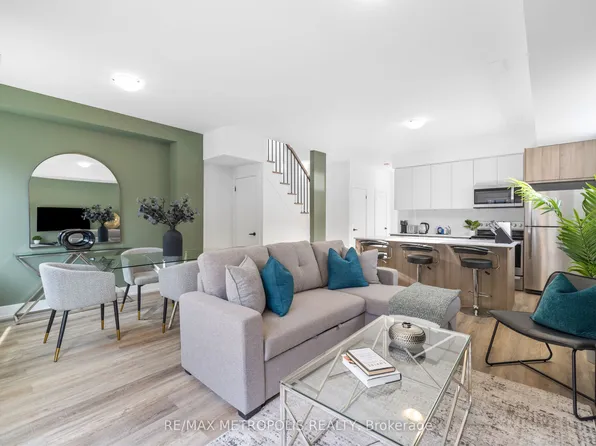 447 Lansdowne Ave, Toronto, ON M6H 3Y2