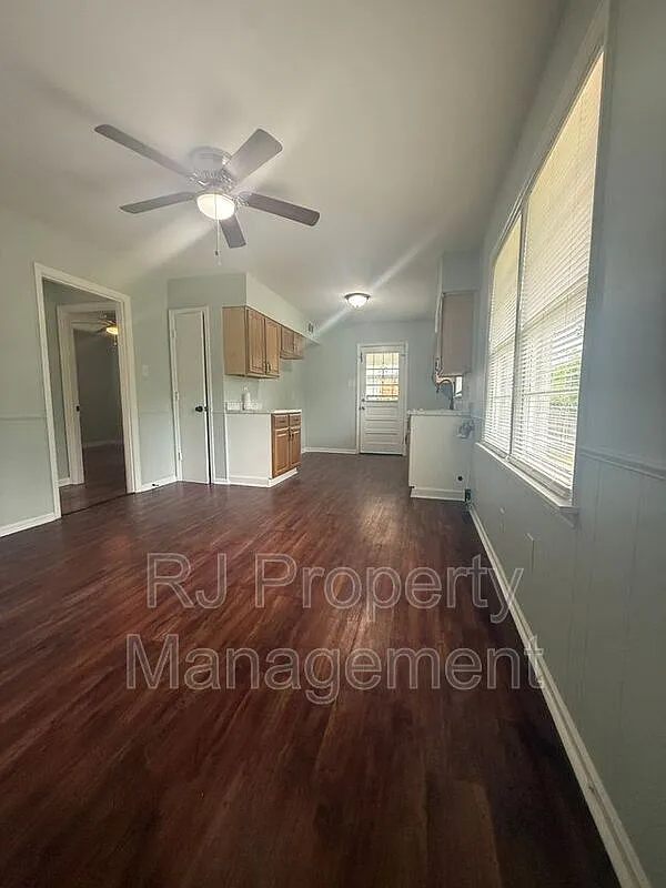 4 bed, 2.0 bath, 1701 sqft, $1,595 — Photo 2