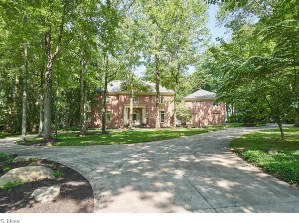 2020 Stockbridge Rd, Akron, OH 44313