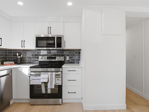 3rd image of 4626 Summer Rd #4