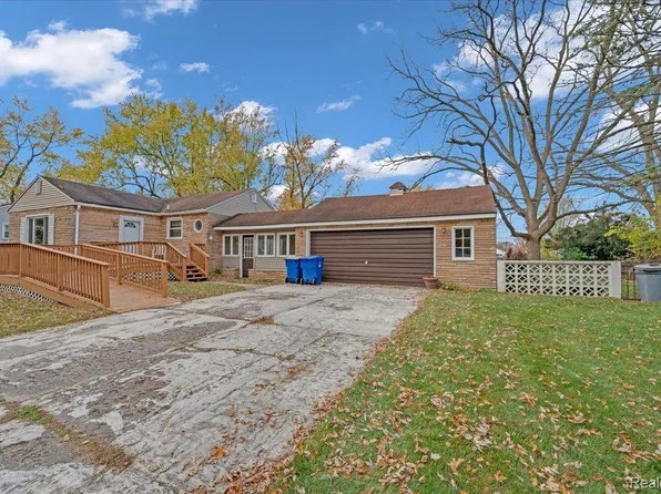 190 S Avery Rd, Waterford, MI 48328