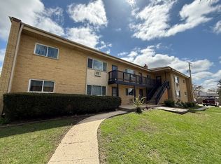 593 Park Plz #2, Glen Ellyn, IL 60137