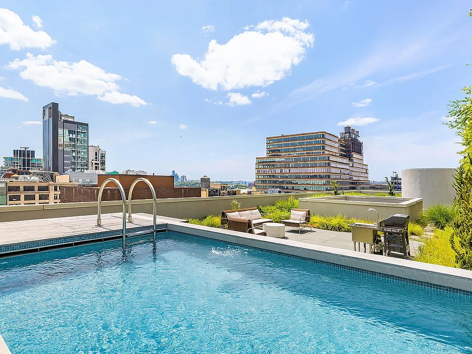 1st image of 527 W 27th St Penthouse A