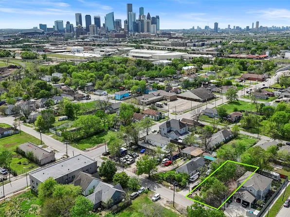 1917 Davis St, Houston, TX 77026