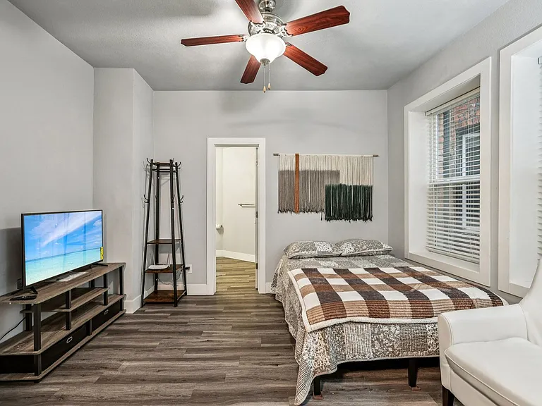 CENTER VIEW APARTMENTS- LIVE YOUR BEST LIFE HERE! — Photo 31