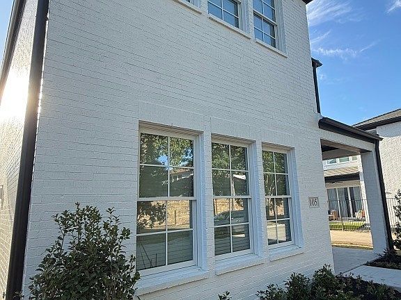 3rd image of 105 Magnolia Ln