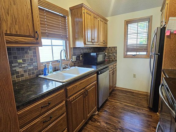 5th image of 1341 Towne Square Dr