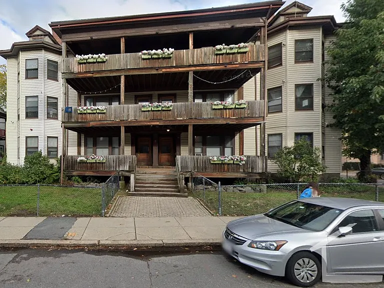 Linden St — Photo 1