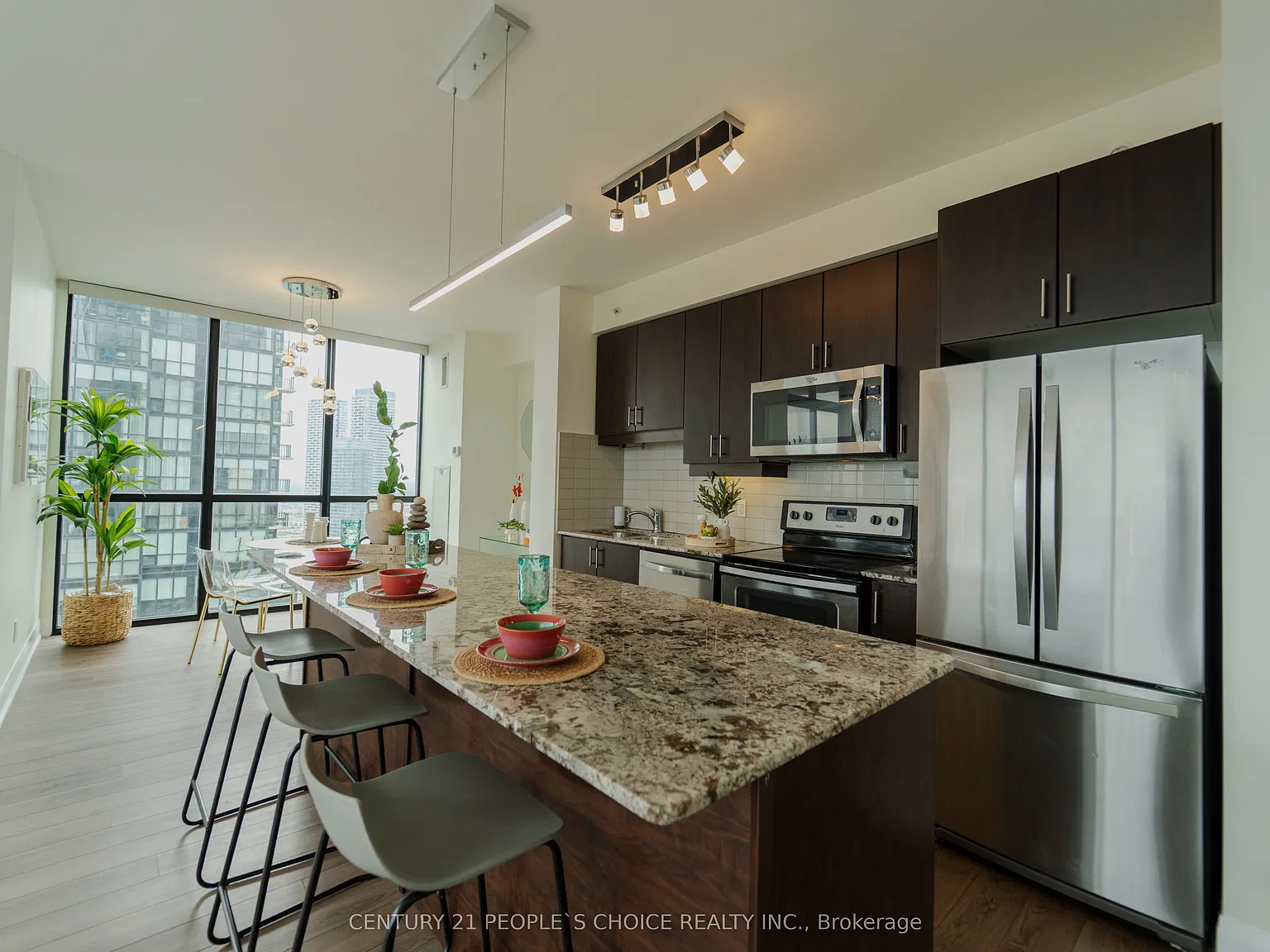 Expo Condos 2 — Photo 3